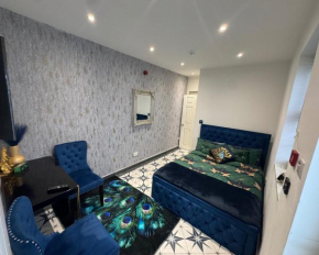 Apartment-Sleeps2-Parking-Internet-80WS
